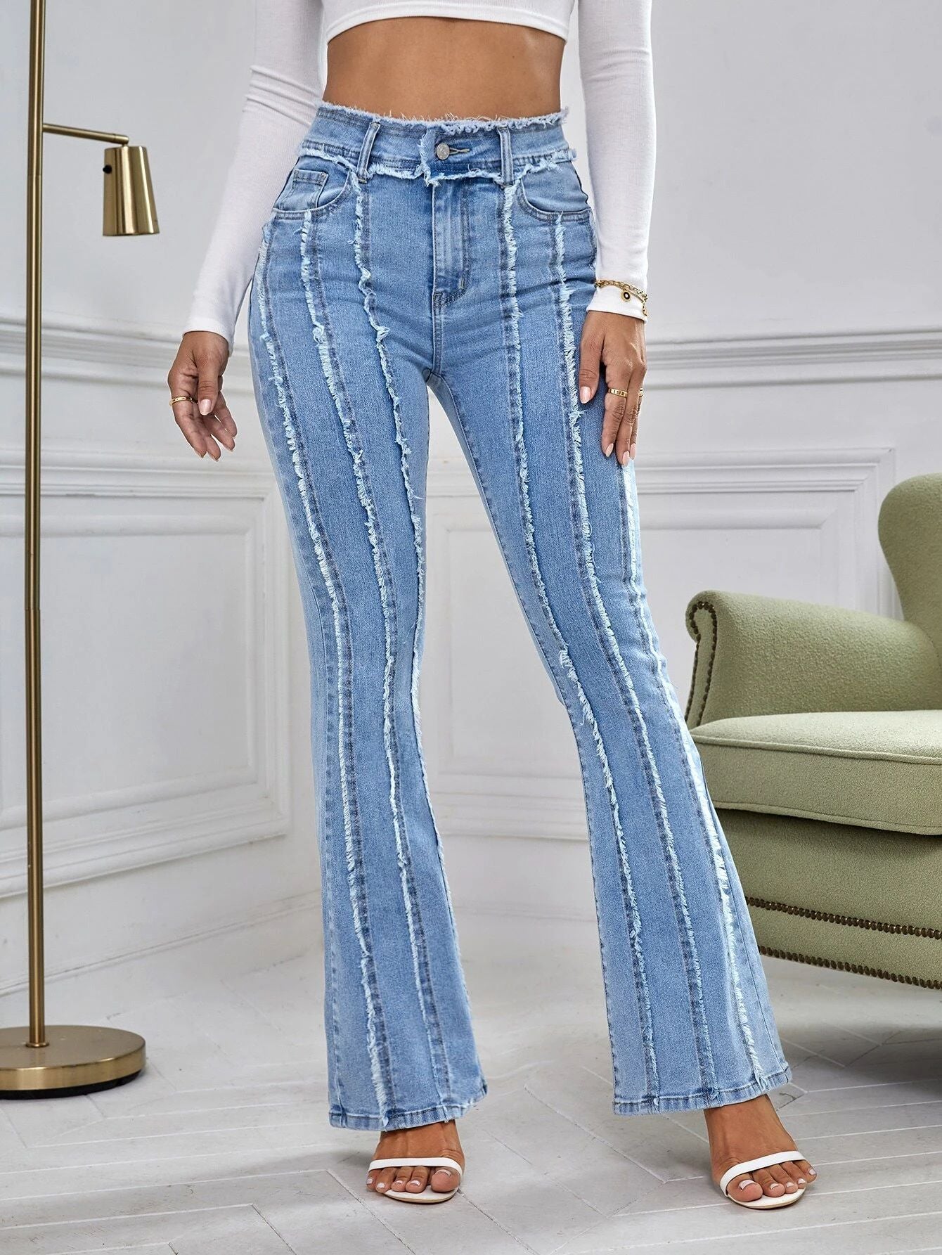 Nouveau jean légèrement évasé à bords ouatés pour femme