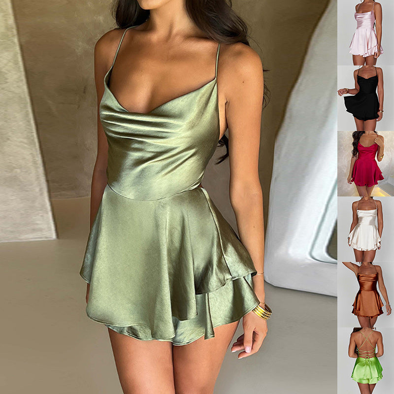 Robe courte à bretelles – légèreté et féminité